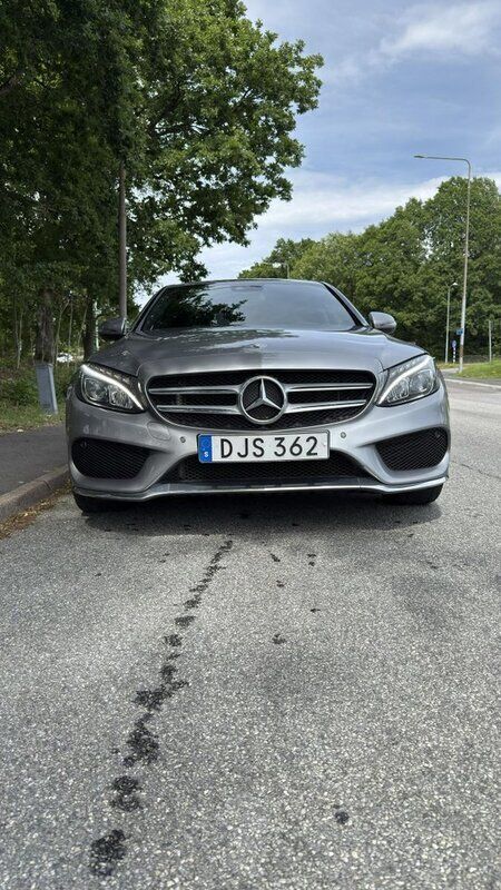 Silver Begagnad 2016 Mercedes C220 AMG line Sedan | 225 000 kr (Bra pris) - Bild 1/4