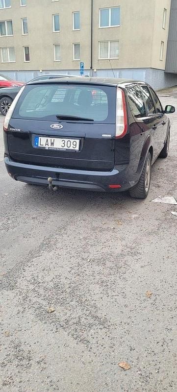 Svart Begagnad 2011 Ford Focus Platinum Kombi | 40 000 kr - Bild 1/4