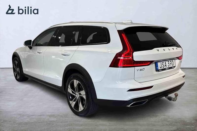 Vit Begagnad 2021 Volvo V60 CC Kombi | 299 000 kr (Marknadspris) - Bild 1/1