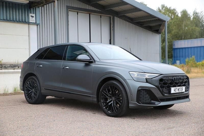 Grå (daytonagrå pärleffekt) Begagnad 2025 Audi Q8 S-Line SUV | 929 000 kr (Marknadspris) - Bild 1/4