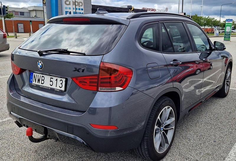 Grå Begagnad 2013 BMW X1 Sport Line SUV | 120 000 kr (Dyr) - Bild 1/4