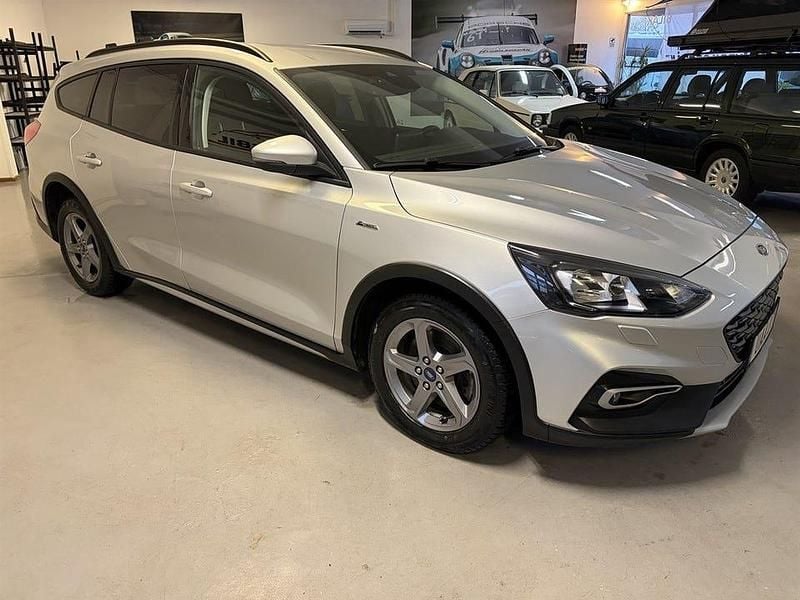 Begagnad Ford Focus ST-Line 125 HK (91 kW) 2022 Grå Kombi