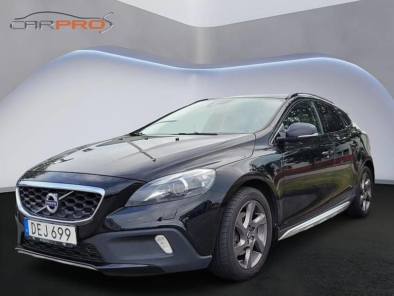 Begagnad Volvo V40 Momentum 150 HK (110 kW) 2014 Svart Halvkombi