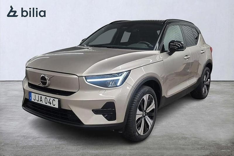 Ljusgrå Begagnad 2022 Volvo XC40 Core SUV | 354 900 kr - Bild 1/2