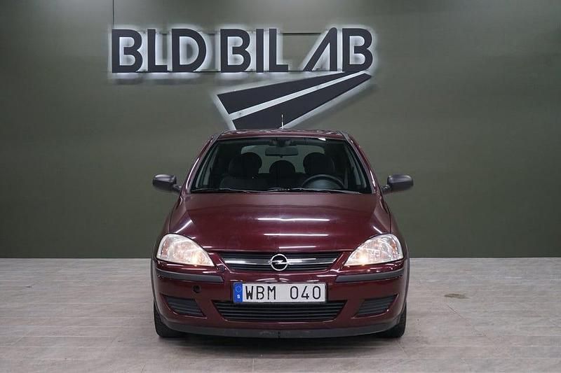 Begagnad Opel Corsa 75 HK (55 kW) 2004 Röd Halvkombi