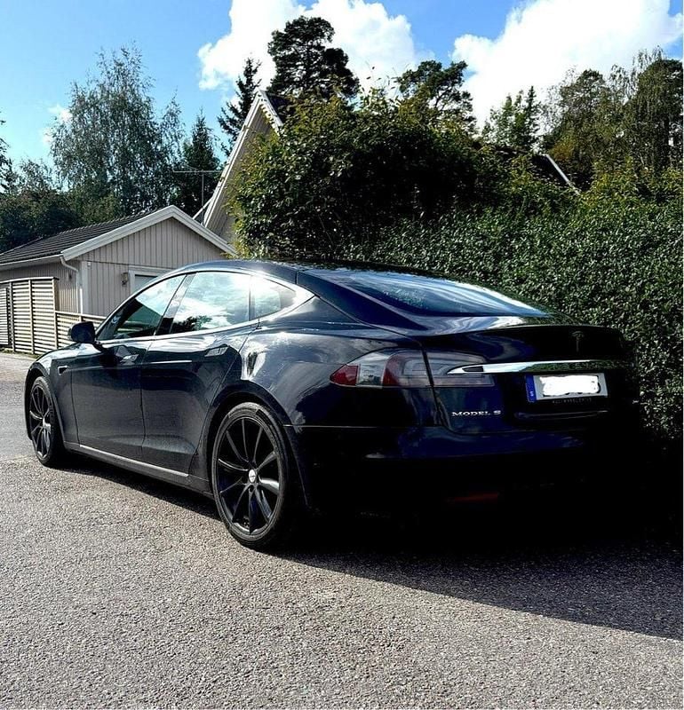 Svart Begagnad 2018 Tesla Model S Halvkombi | 269 000 kr (Bra pris) - Bild 1/3