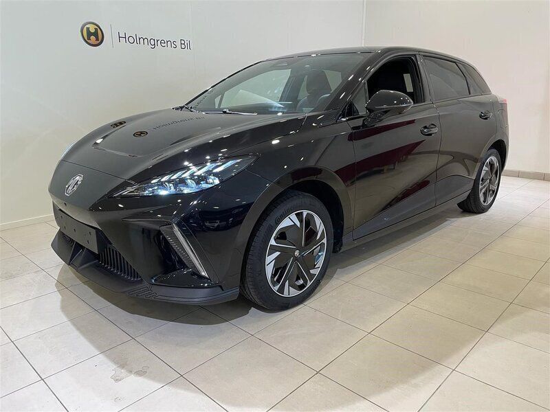 Begagnad MG MG4 EV Luxury 150 kW (204 HK) 2023 Svart Halvkombi