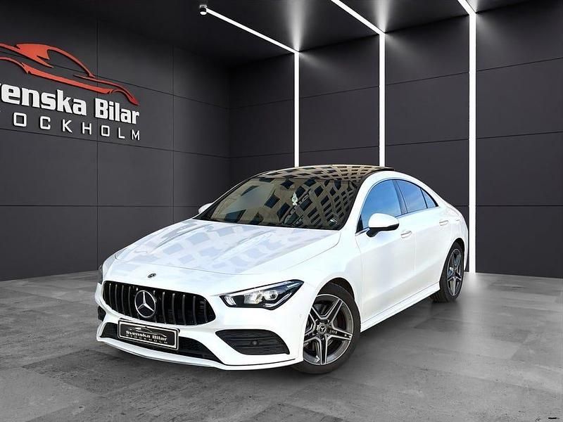 Vit Begagnad 2019 Mercedes CLA200 AMG Sportkupé | 349 900 kr (Dyr) - Bild 1/4