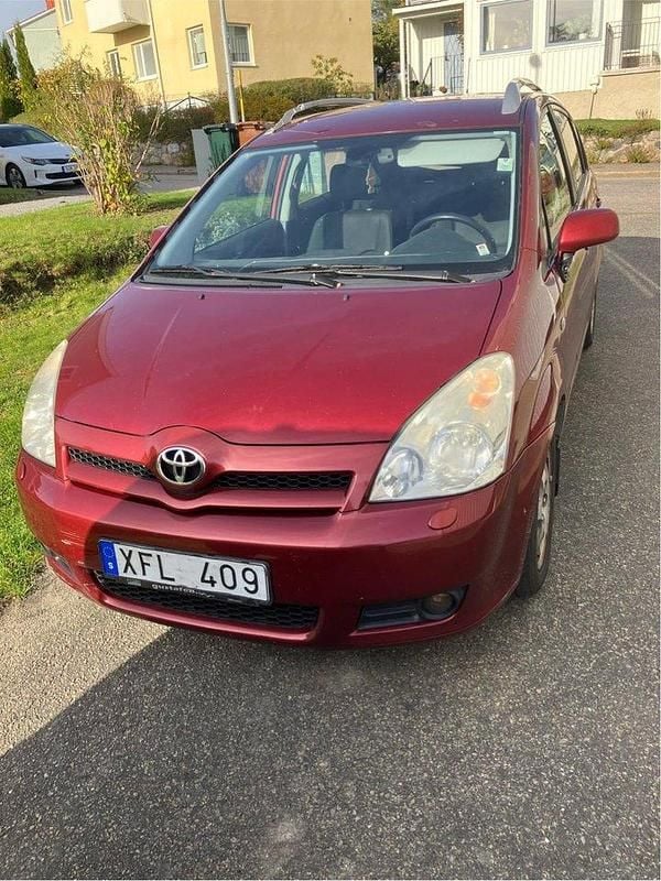 Röd Begagnad 2005 Toyota Corolla Verso Minibuss | 34 000 kr (Superpris) - Bild 1/4