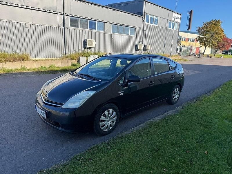 Svart Begagnad 2006 Toyota Prius Halvkombi | 19 800 kr (Marknadspris) - Bild 1/4