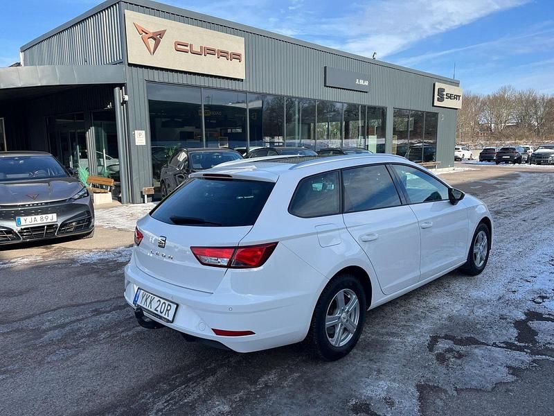 Begagnad Seat Leon ST 132 HK (97 kW) 2019 Vit Kombi