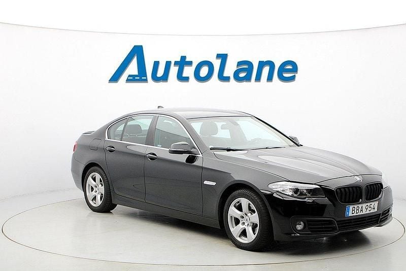 Svart Begagnad 2015 BMW 520 Sedan | 179 900 kr (Marknadspris) - Bild 1/3