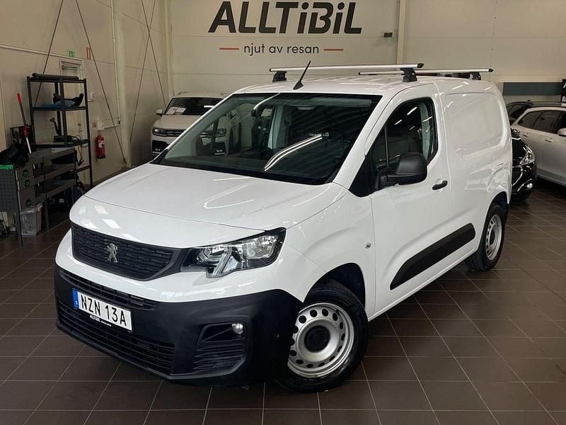 Vit Begagnad 2019 Peugeot Partner Minibuss | 134 900 kr (Superpris) - Bild 1/3
