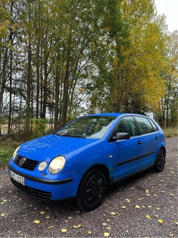 Blå Begagnad 2003 VW Polo Basis Halvkombi | 9 500 kr (Bra pris) - Bild 1/4