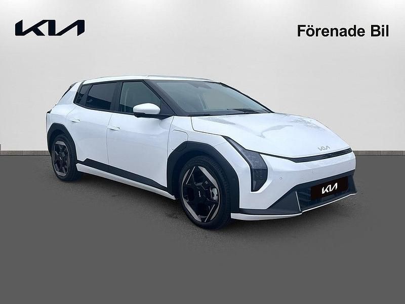 Ny Kia EV4 2026 Vit Halvkombi