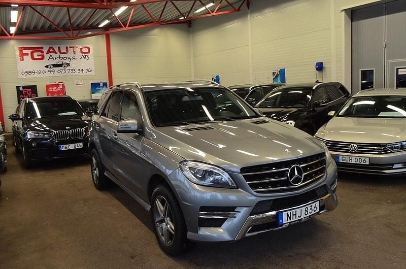Silver Begagnad 2013 Mercedes ML350 AMG line SUV | 159 000 kr (Marknadspris) - Bild 1/4