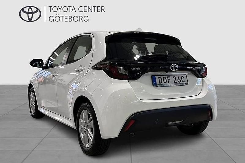 Begagnad Toyota Yaris Hybrid Active 117 HK (86 kW) 2022 Vit Halvkombi