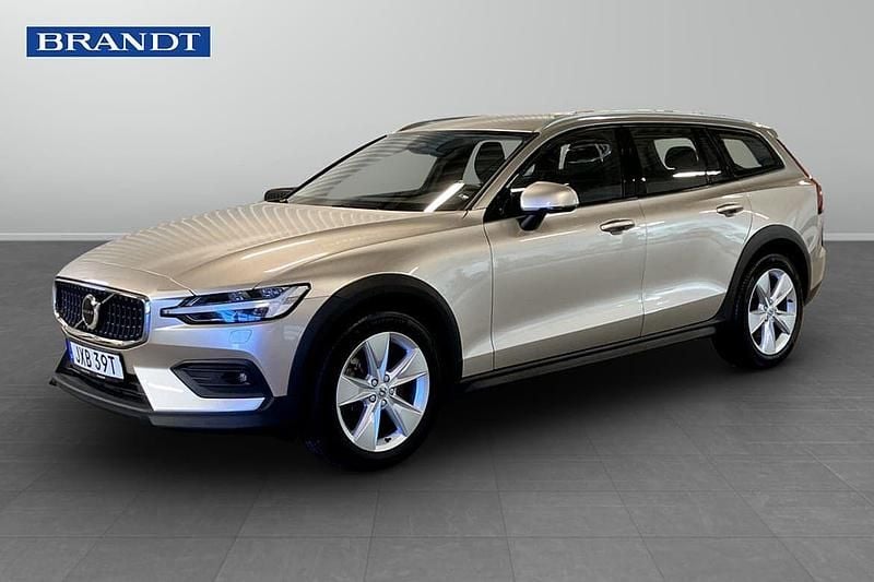 Begagnad 2023 Volvo V60 CC Kombi | 369 900 kr (Bra pris) - Bild 1/4