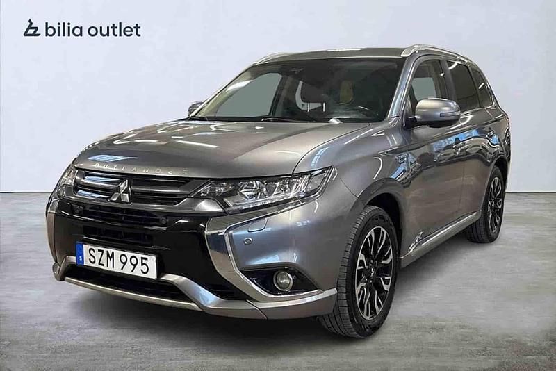 Grå Begagnad 2018 Mitsubishi Outlander P-HEV SUV | 159 900 kr - Bild 1/1