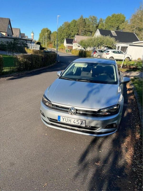 Silver Begagnad 2019 VW Polo Halvkombi | 140 000 kr (Marknadspris) - Bild 1/4