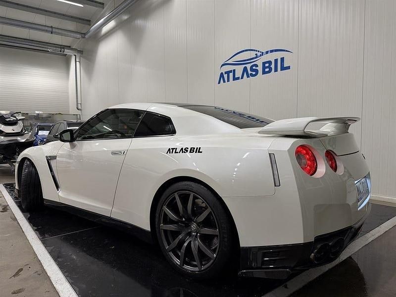 Begagnad Nissan GT-R GT 549 HK (403 kW) 2012 Vit Sportkupé