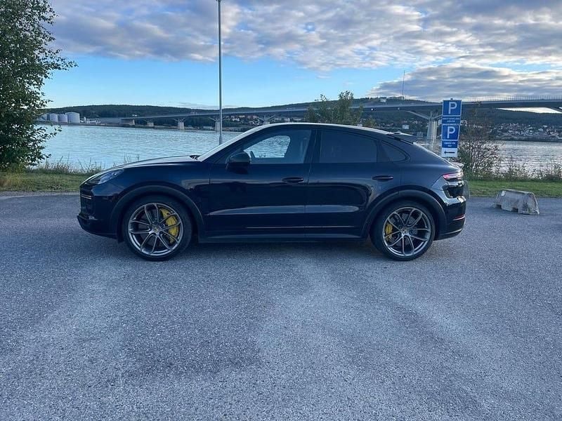 Mörkblå Begagnad 2021 Porsche Cayenne Turbo GT SUV | 1 299 900 kr - Bild 1/3