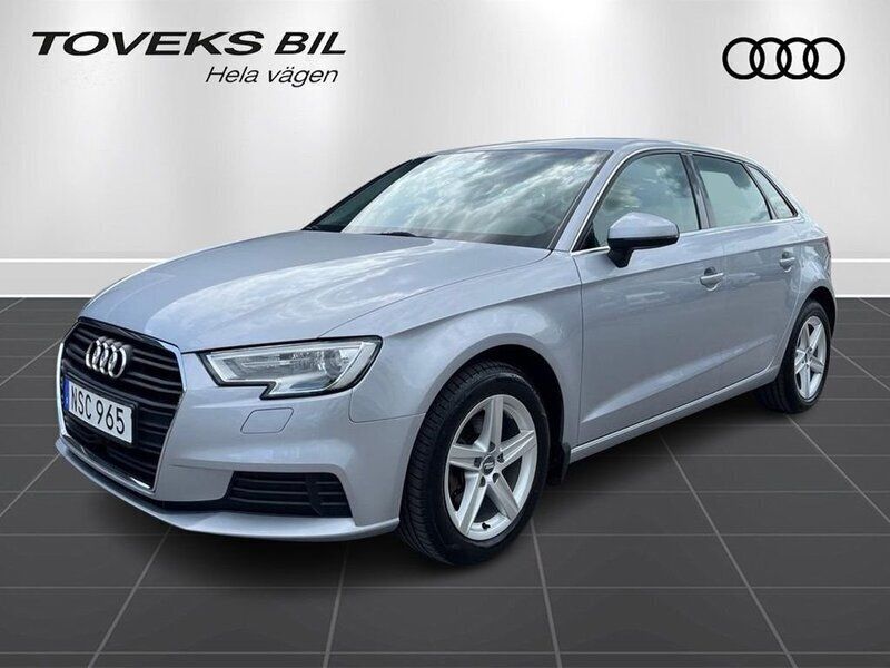 Silver (florettsilver metallic) Begagnad 2018 Audi A3 Sportback Proline Halvkombi | 174 900 kr (Marknadspris) - Bild 1/4