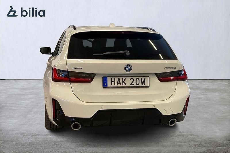 Begagnad BMW 330e M Sport 184 HK (135 kW) 2022 Vit Kombi
