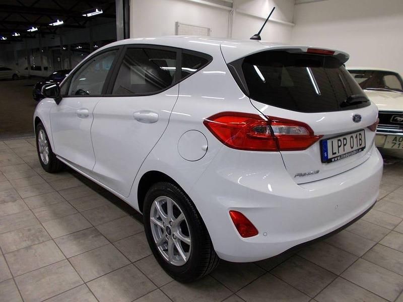 Begagnad Ford Fiesta Trend+ 101 HK (74 kW) 2019 Vit (frozen white) Halvkombi