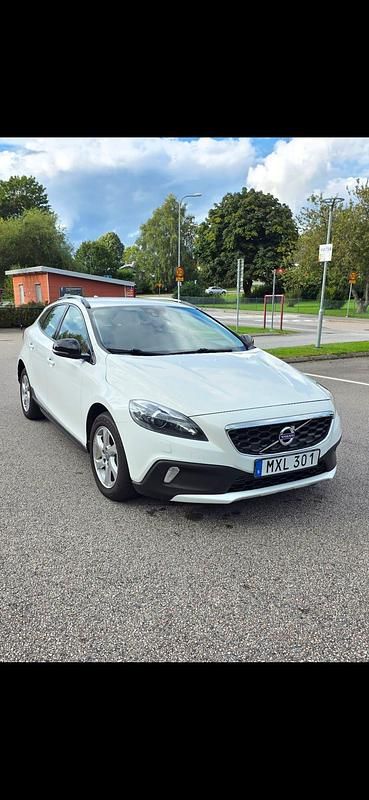 Begagnad 2016 Volvo V40 Halvkombi | 150 000 kr (Dyr) - Bild 1/4