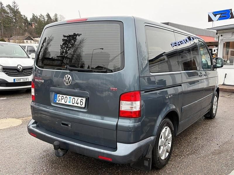 Begagnad VW Multivan 174 HK (127 kW) 2008 Grå