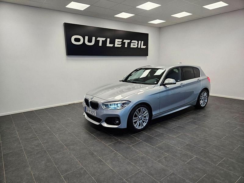 Silver Begagnad 2016 BMW 118 M Sport Halvkombi | 139 900 kr (Marknadspris) - Bild 1/4
