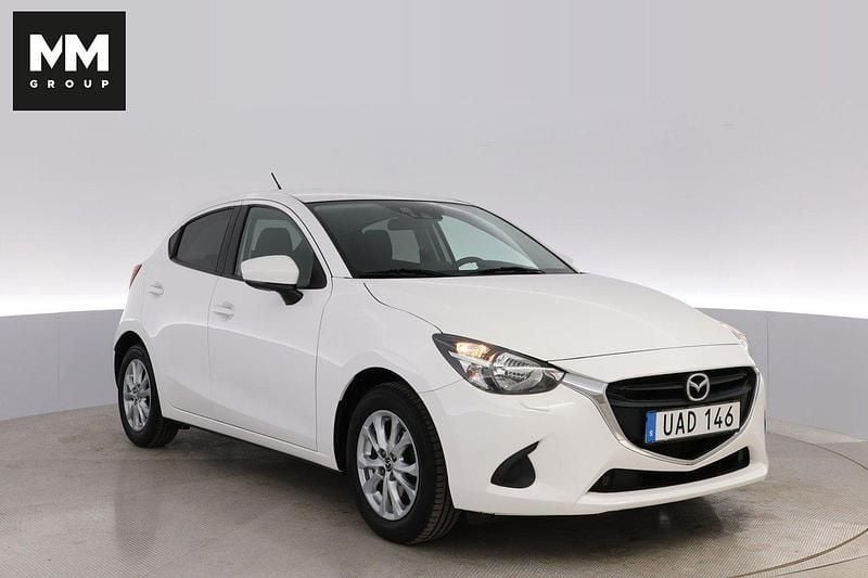 Vit Begagnad 2017 Mazda 2 Vision Halvkombi | 149 000 kr (Marknadspris) - Bild 1/4
