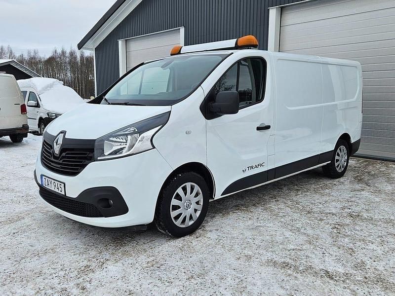 Vit Begagnad 2018 Renault Trafic Minibuss | 99 000 kr (Superpris) - Bild 1/4