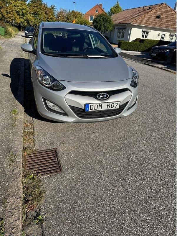 Silver Begagnad 2014 Hyundai i30 Kombi | 125 000 kr (Marknadspris) - Bild 1/4