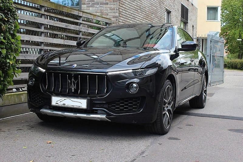 Nero ribelle (svart) Begagnad 2017 Maserati Levante SUV | 419 900 kr - Bild 1/4