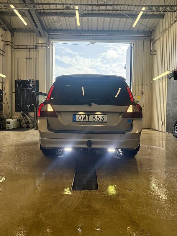 Begagnad Volvo V70 175 HK (128 kW) 2010 Ljusbrun Kombi