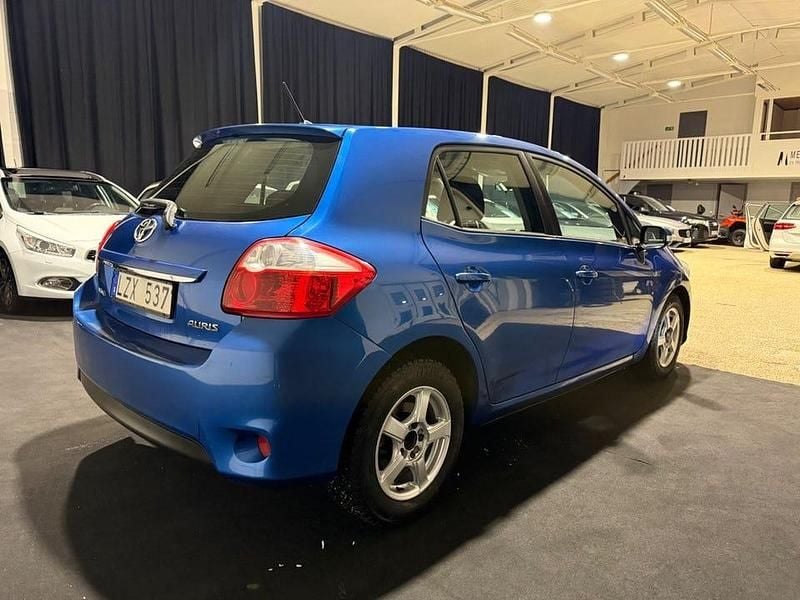 Begagnad Toyota Auris Plus 132 HK (97 kW) 2011 Blå Halvkombi