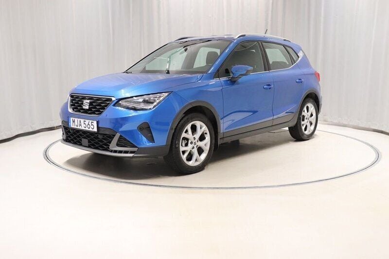 Ljusblå Begagnad 2024 Seat Arona FR SUV | 229 800 kr (Lite dyr) - Bild 1/4
