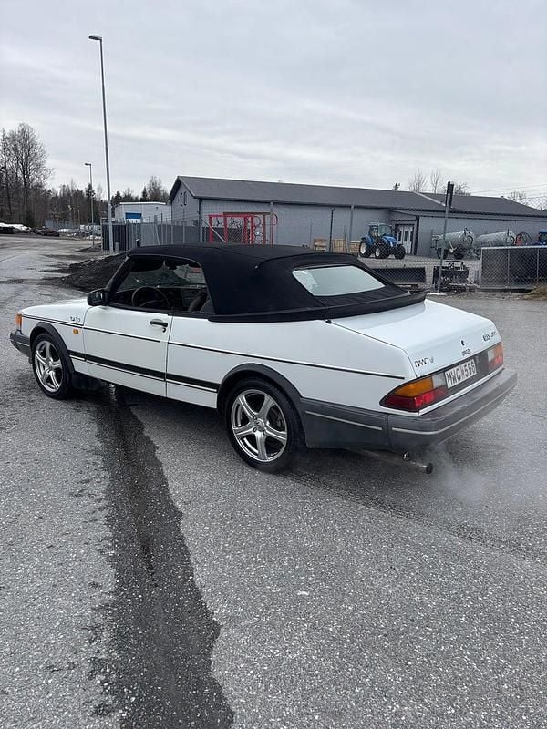 Begagnad Saab 900 Cabriolet 175 HK (128 kW) 1987 Vit Cab
