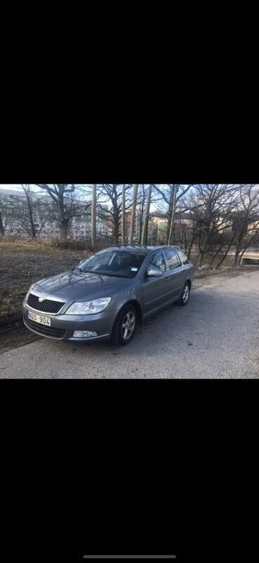 Grå Begagnad 2013 Skoda Octavia Elegance Kombi | 85 000 kr (Marknadspris) - Bild 1/4