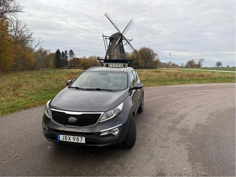 Grå Begagnad 2015 Kia Sportage SUV | 99 000 kr (Marknadspris) - Bild 1/4