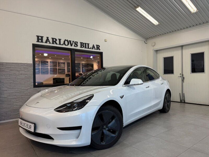 Vit Begagnad 2020 Tesla Model 3 Standard Range Plus Sedan | 285 000 kr (Marknadspris) - Bild 1/4