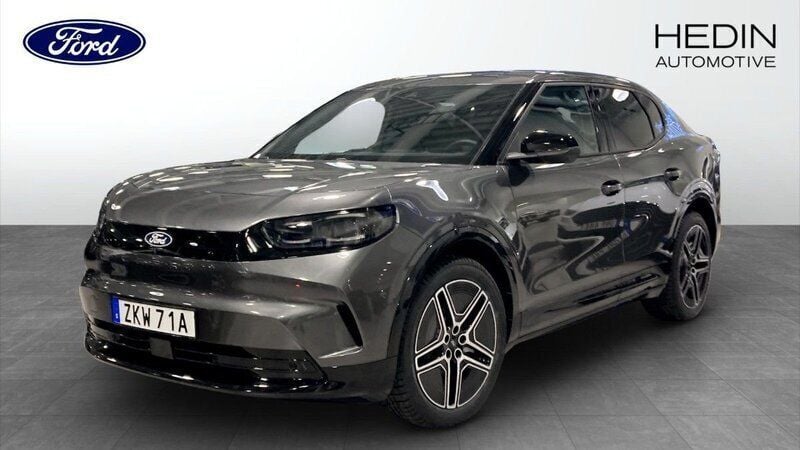 Grå (grey) Ny 2024 Ford Capri SUV | 529 900 kr (Marknadspris) - Bild 1/4