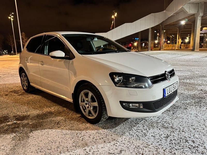 Begagnad VW Polo 90 HK (66 kW) 2013 Vit Halvkombi