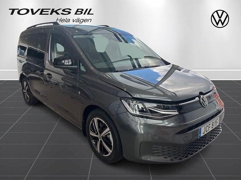 Grå (indiumgrå metallic) Ny 2025 VW Caddy Maxi California Minibuss | 599 000 kr - Bild 1/4