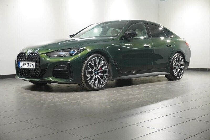 Grön Begagnad 2022 BMW M440 M Sport Sedan | 629 800 kr (Marknadspris) - Bild 1/4