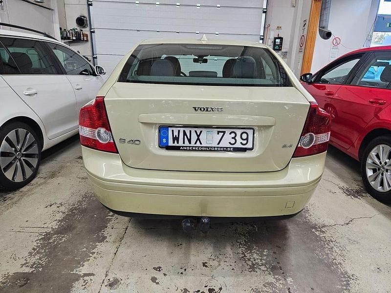 Begagnad Volvo S40 Kinetic 170 HK (125 kW) 2005 Ljusgrön Sedan