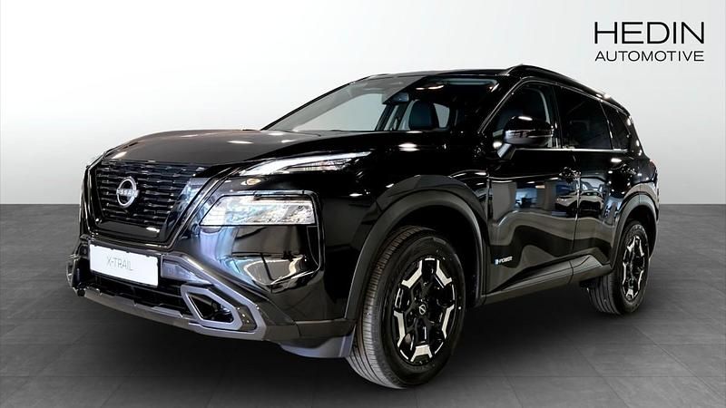 Ny 2025 Nissan X-Trail SUV | 474 390 kr (Dyr) - Bild 1/4