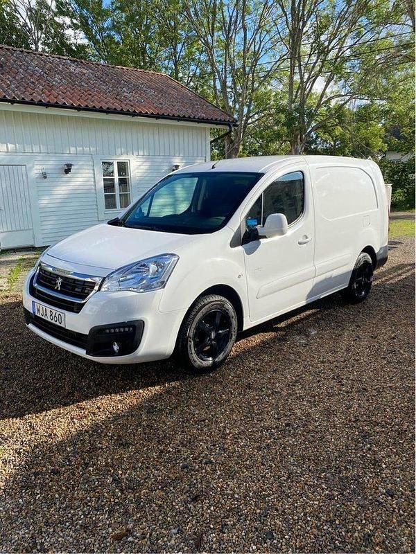 Vit Begagnad 2018 Peugeot Partner Minibuss | 115 000 kr - Bild 1/4